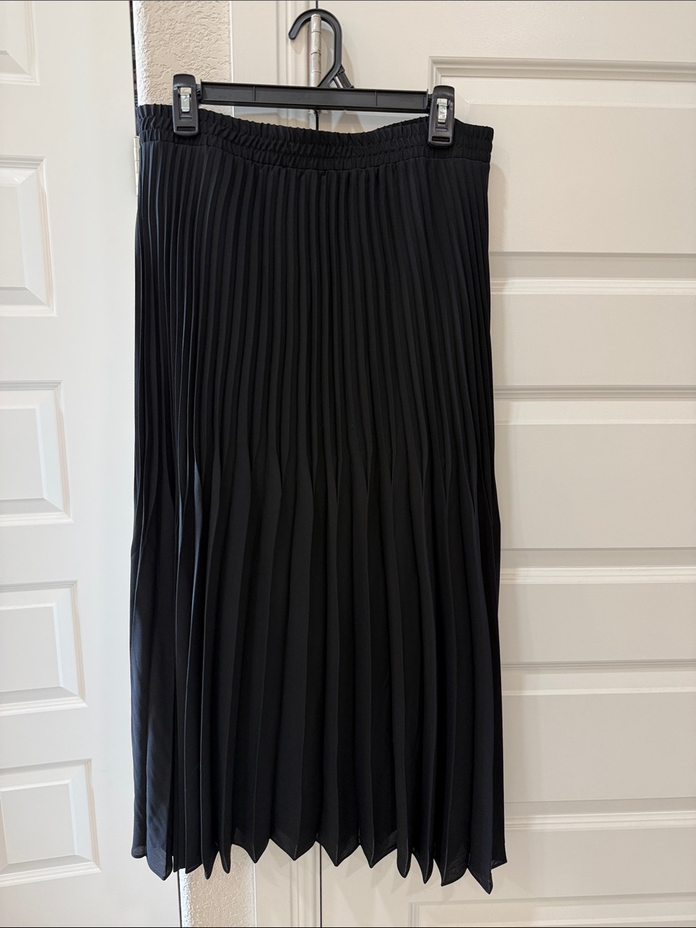 MAX STUDIO- Black Pleated Midi Skirt - Classic Women's Skirt